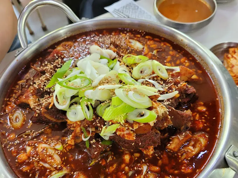 달콤한 냄새가 코를 자극하는 갈비찜