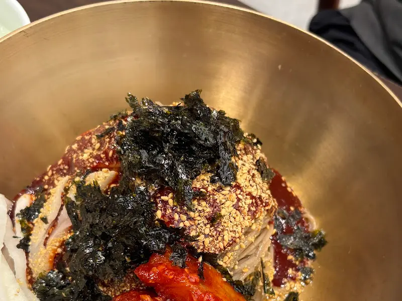 들기름 막국수와 비빔 막국수