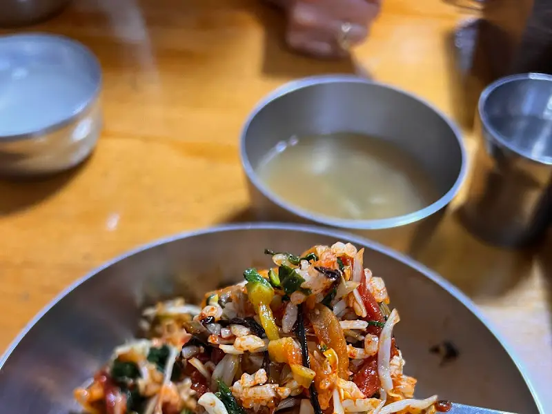 육회비빔밥 근접샷