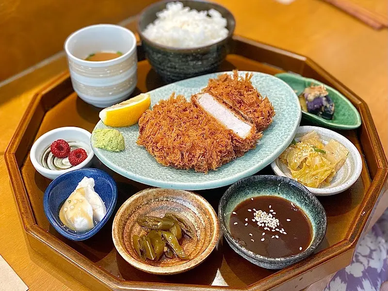 앤미 돈까스 정식 한 상