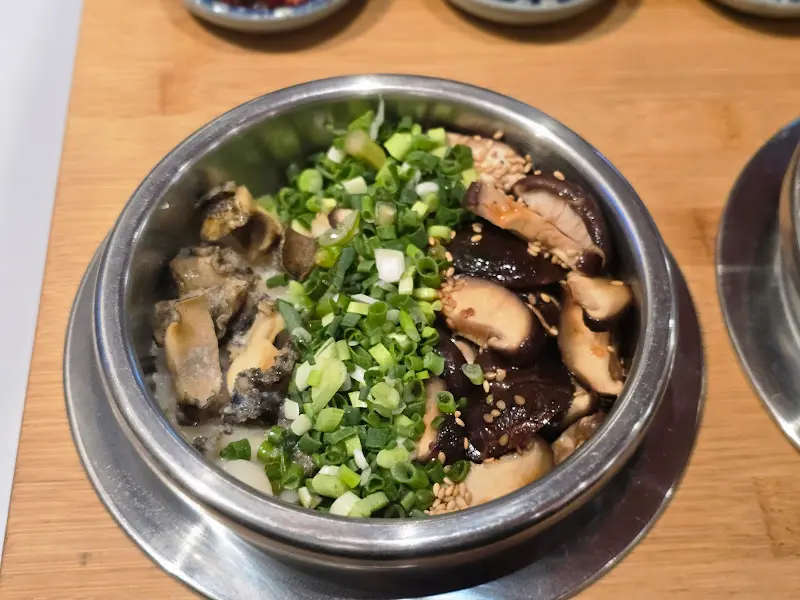 전복 솥밥 근접