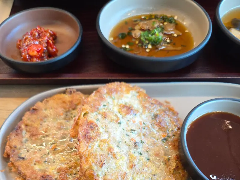 맛깔스러운 곁들임 반찬