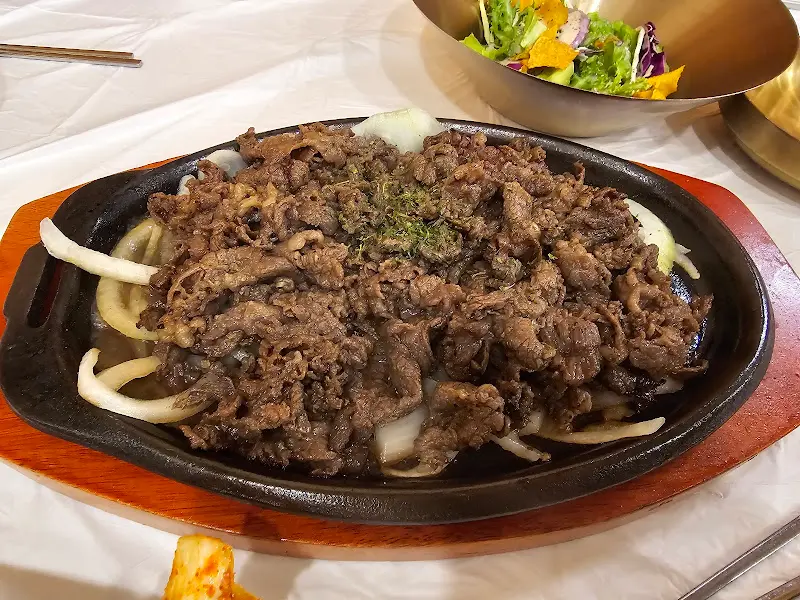 숯불 향을 머금은 돼지 숯불고기