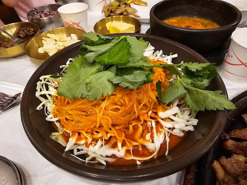 반다시국수와 숯불고기의 환상적인 조합