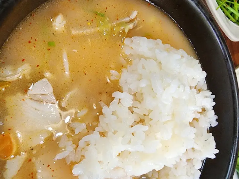 밥을 말아먹는 돼지국밥