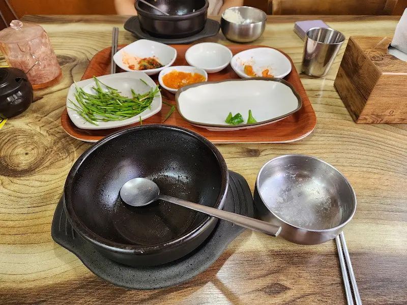 깔끔하게 비워진 돼지국밥 그릇