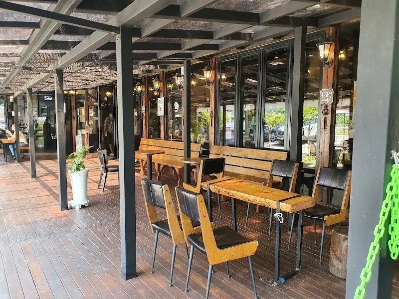 넓은 외부 좌석