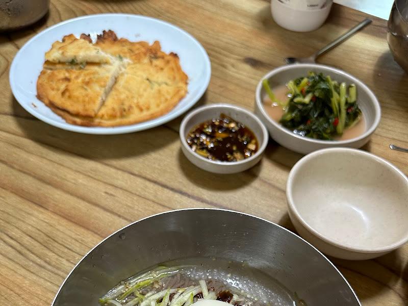 노릇노릇하게 구워진 빈대떡