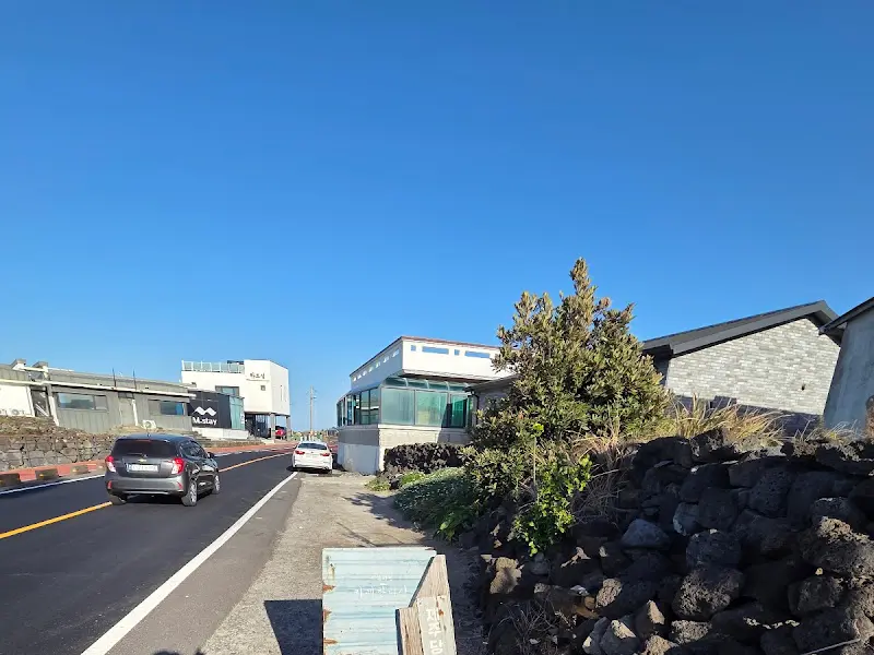 카페 외부 전경