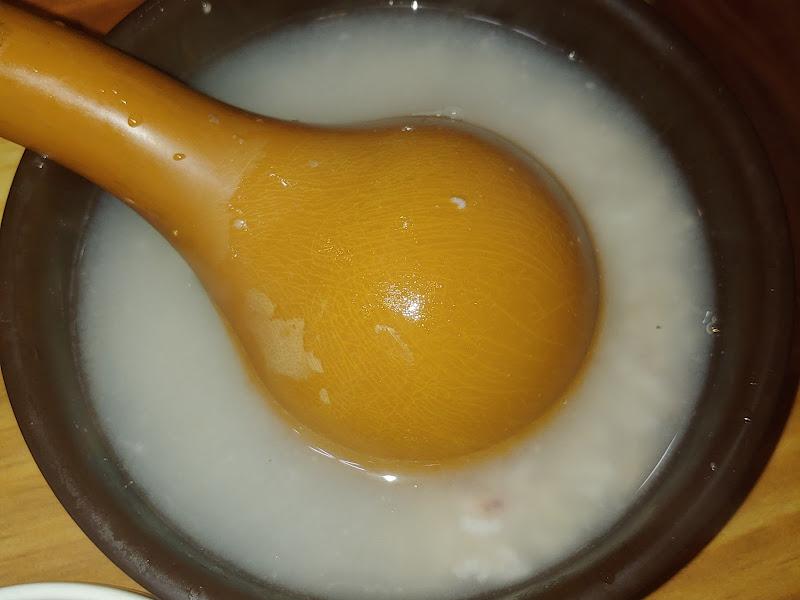 테이블 가득찬 반찬