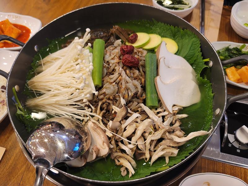 추어탕과 반찬들