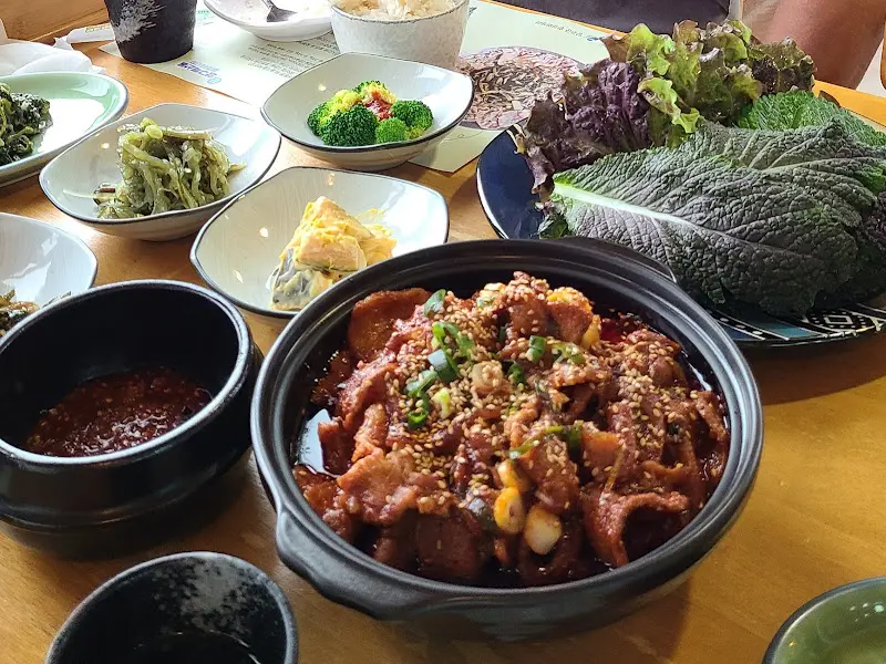 푸짐한 주물럭 한 상