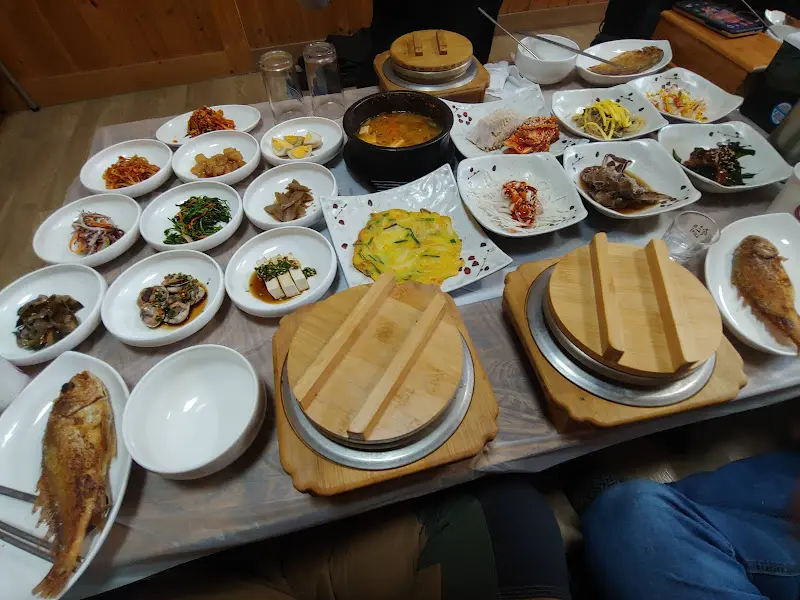 맛깔스러운 반찬들
