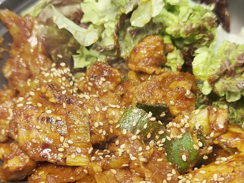 제육볶음과 상추