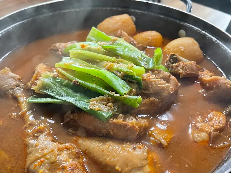 푸짐한 토종닭볶음탕