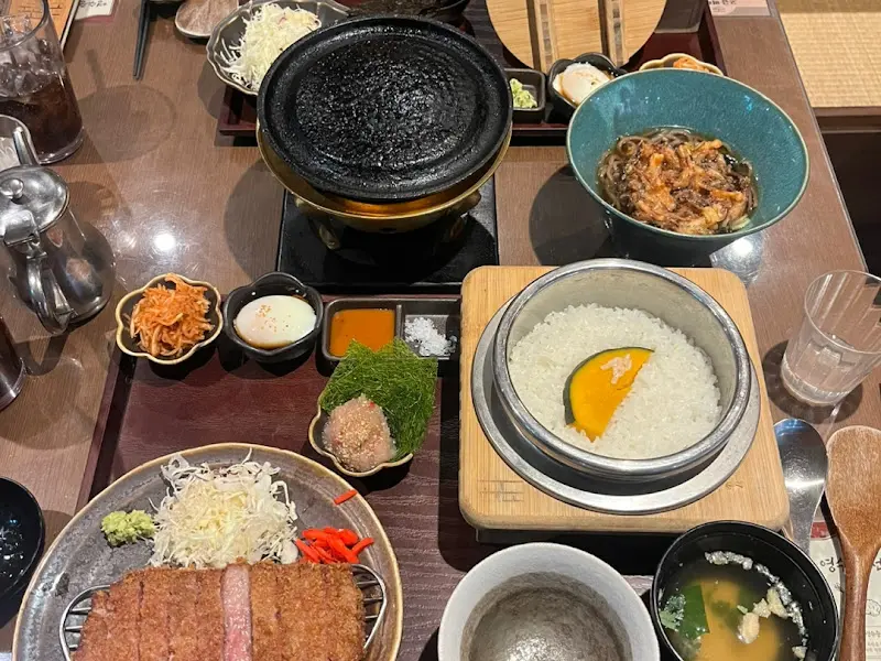 정갈하게 차려진 한 상