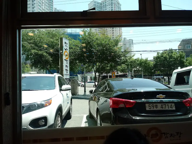 맛나감자탕 주차장