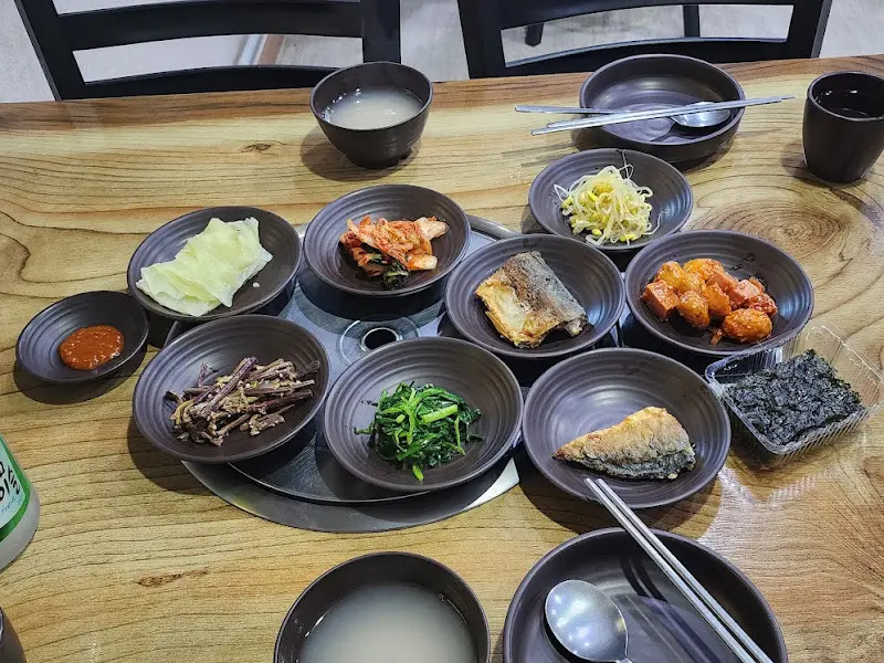 정갈하게 차려진 밑반찬