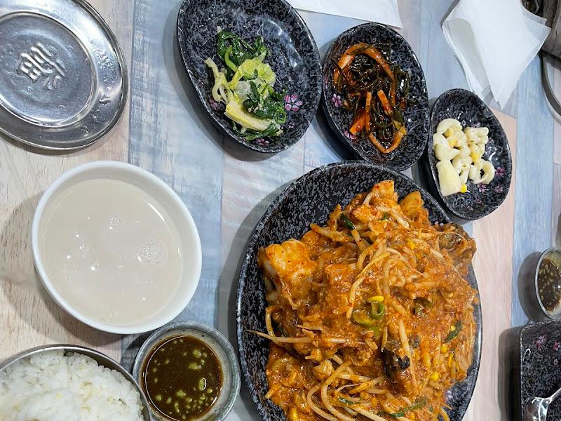 경용횟식당 한 상 차림