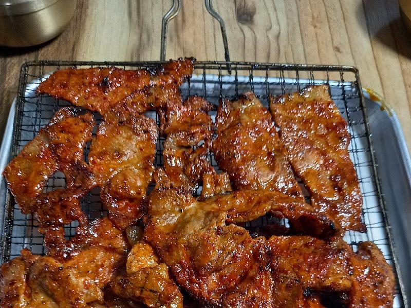 윤기가 흐르는 석쇠구이