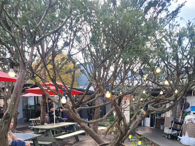 곰골식당 야외 테이블