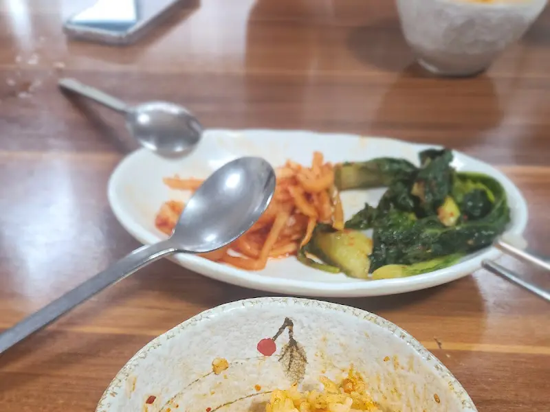 깔끔하게 비워진 콩국수 그릇