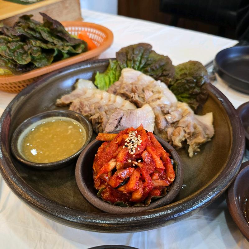 윤기가 흐르는 보쌈