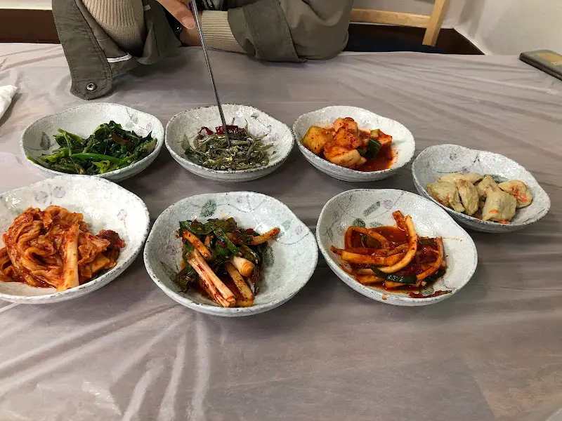 다양한 종류의 밑반찬