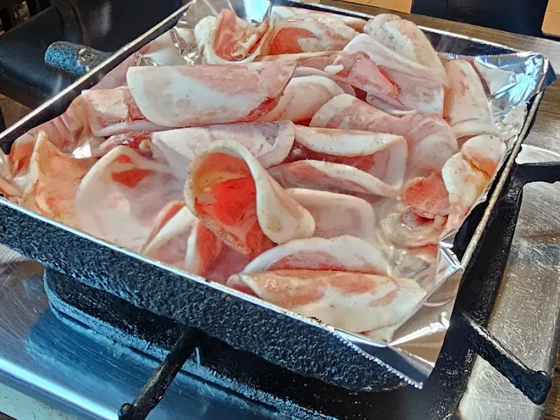 불판 위의 대패 삼겹살