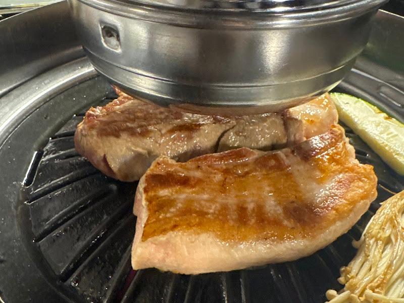 잘 구워진 고기