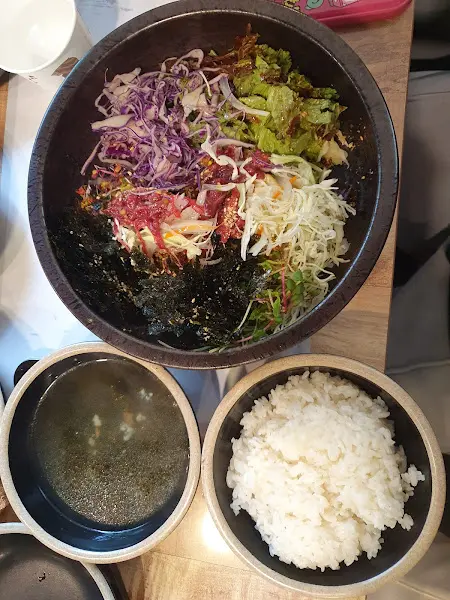 푸짐한 비빔밥