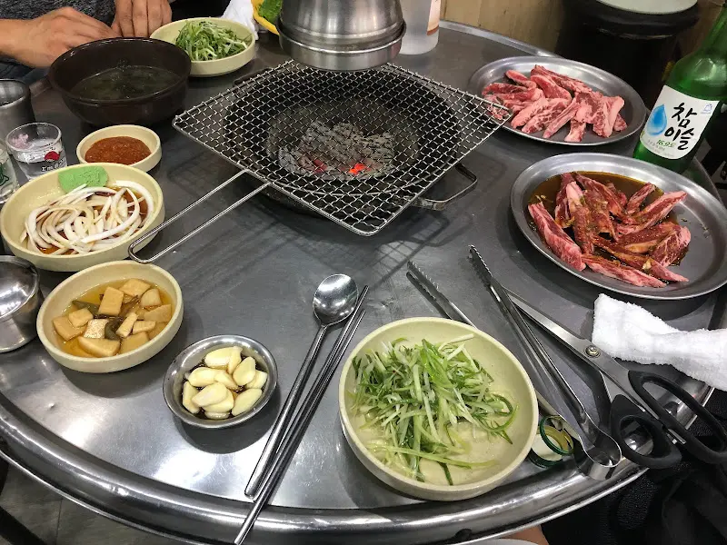 숯불에 구워먹는 고기