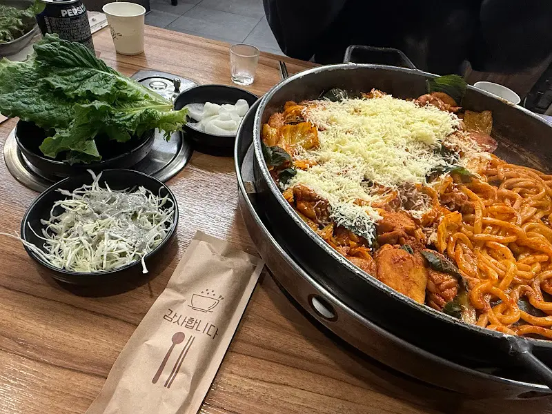 닭갈비 한 상 차림