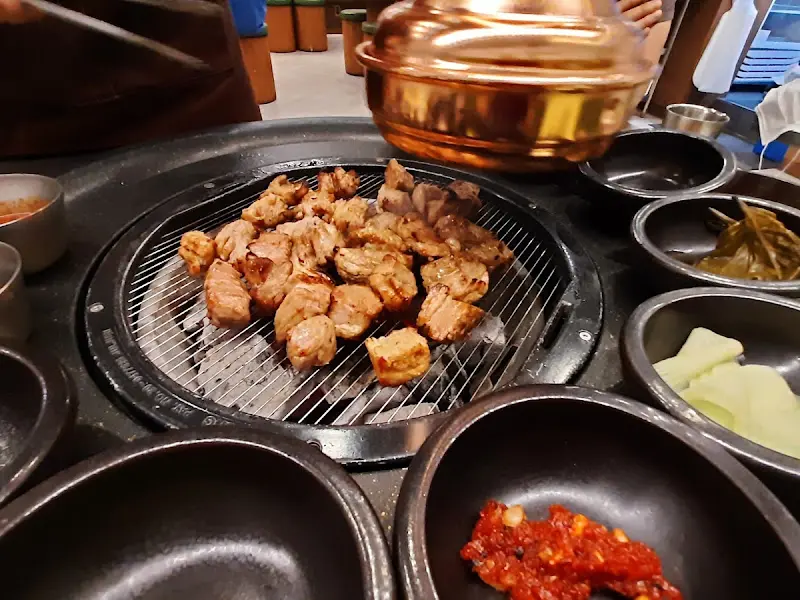 숯불 위에서 노릇하게 구워지는 오득살