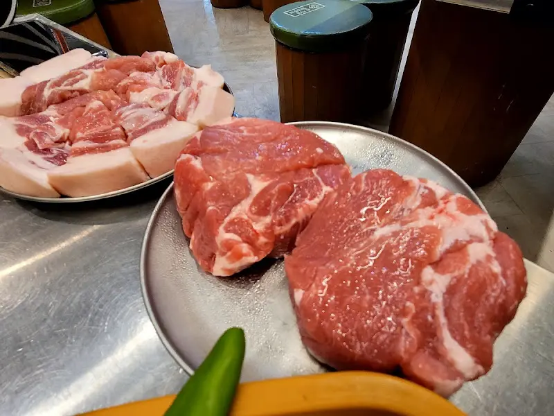 두툼한 목살과 삼겹살