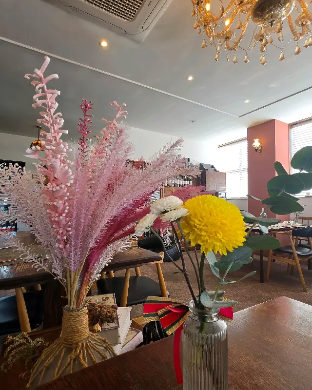 앤티크한 분위기의 리스토란테 콜리 내부