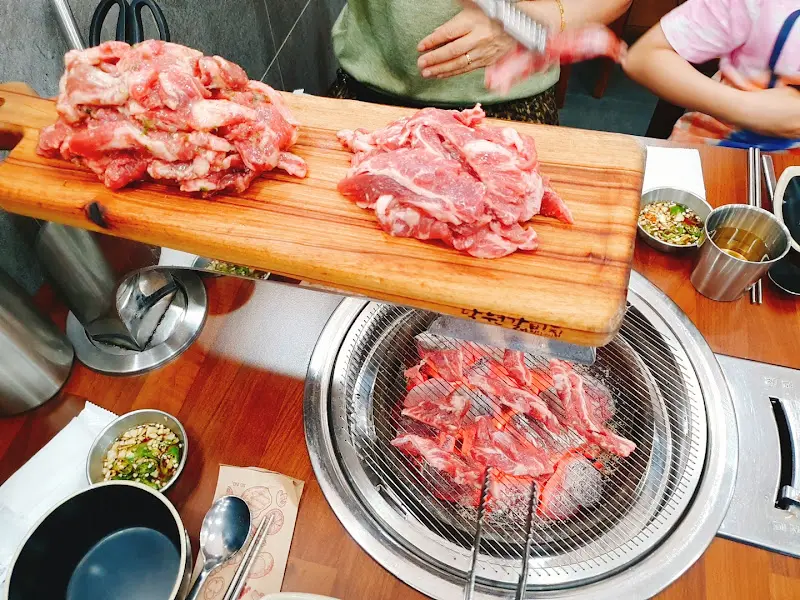 푸짐한 생갈비살