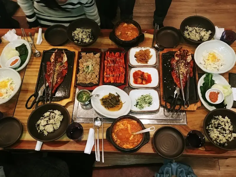 테이블 전체 샷 2