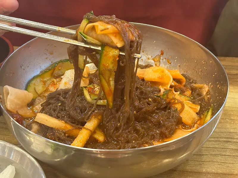옥돌정 비빔냉면