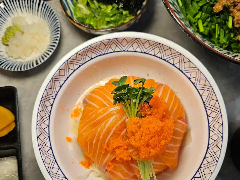 눈으로도 즐거운 연어 한 상