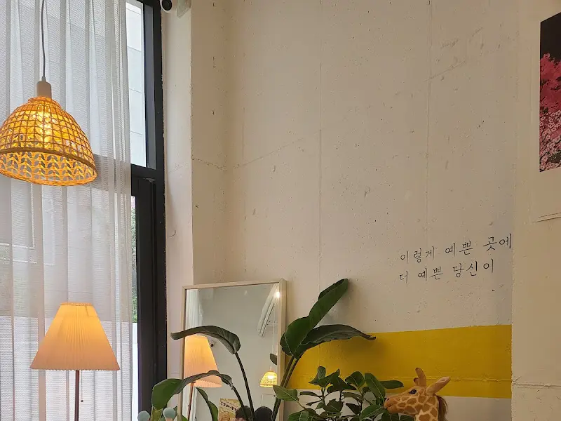 아늑하고 편안한 분위기의 식당