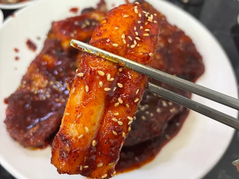 젓가락을 멈출 수 없는 맛