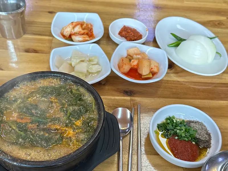 흑염소탕과 밑반찬