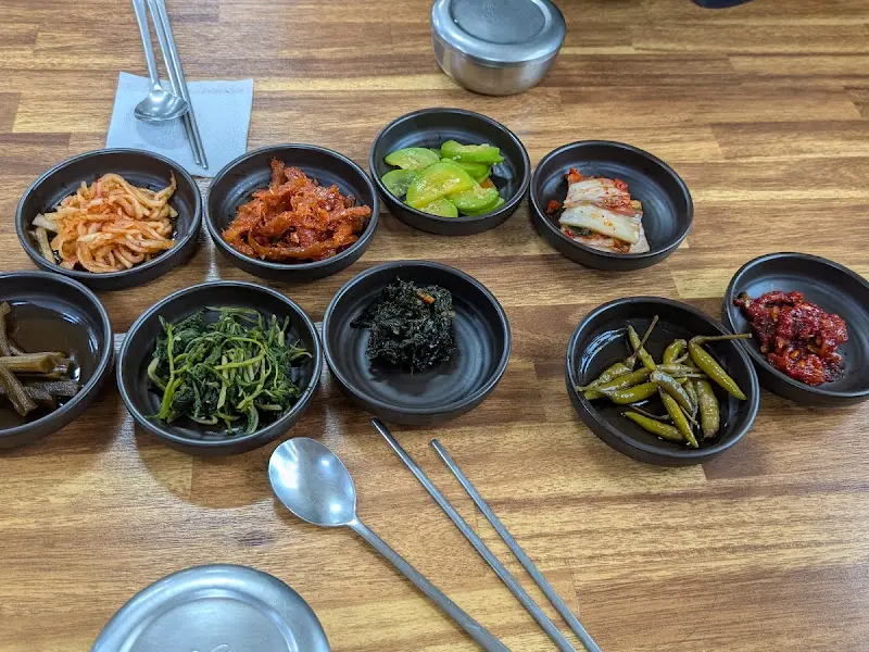 다양한 밑반찬들