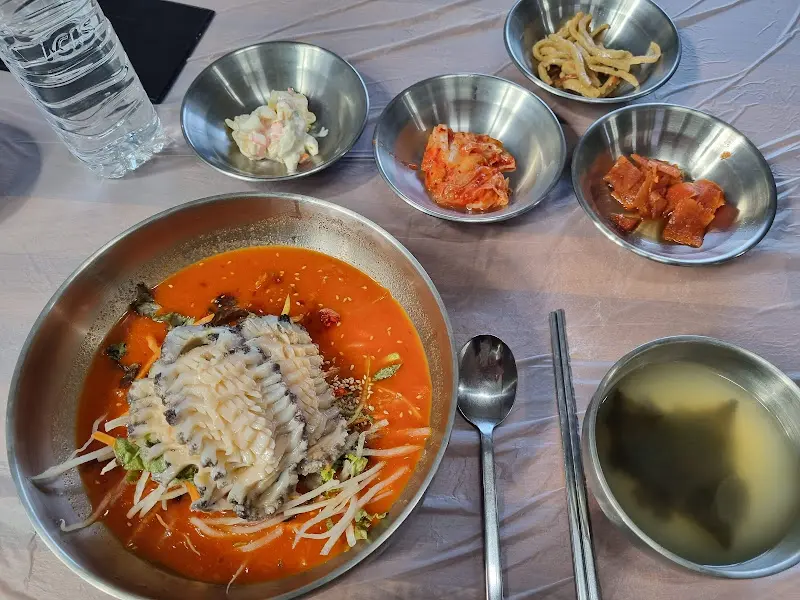 해산물 비빔밥 근접샷