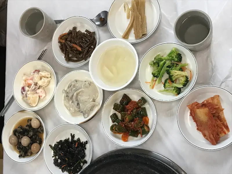 다채로운 반찬들