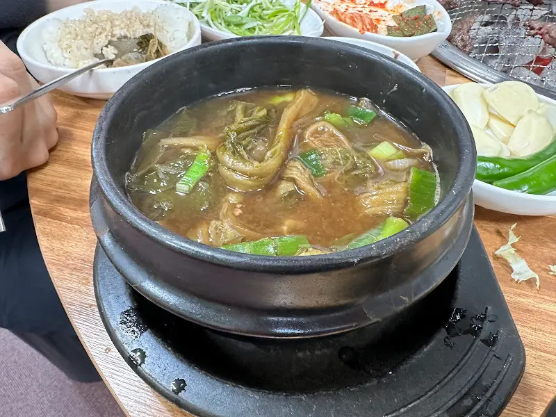 깊고 진한 맛이 일품인 우거지 된장찌개