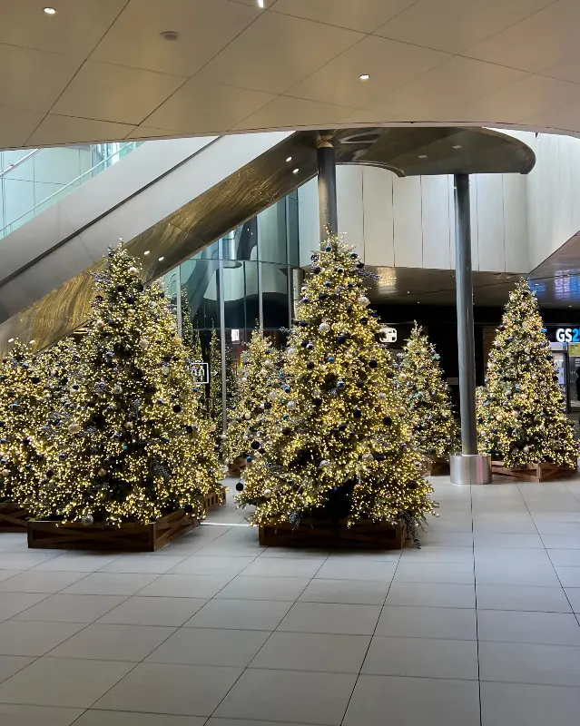 서울숲 D타워 내부에 설치된 크리스마스 트리