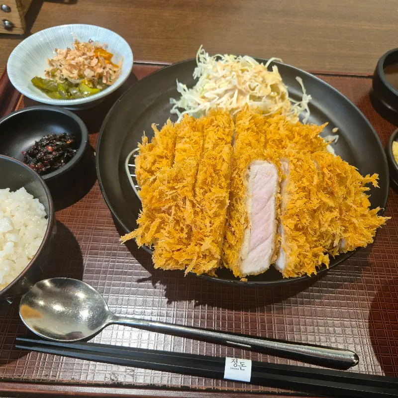 정갈한 밥, 미소된장국, 곁들임