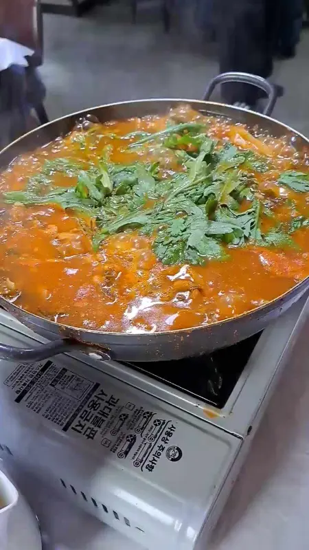 매운탕 끓는 모습